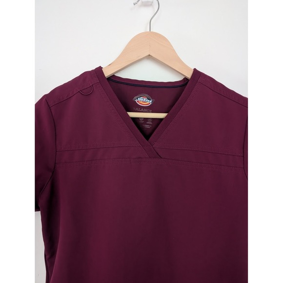 Dickies Wine Red Women's V-Neck Rib Knit Panel Scrub Top Sz S Healthcare Medical - Picture 7 of 8